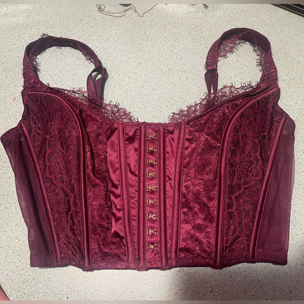 NWT Victoria’s Secret Very Sexy burgundy Lace and Satin bustier size Medium-DD